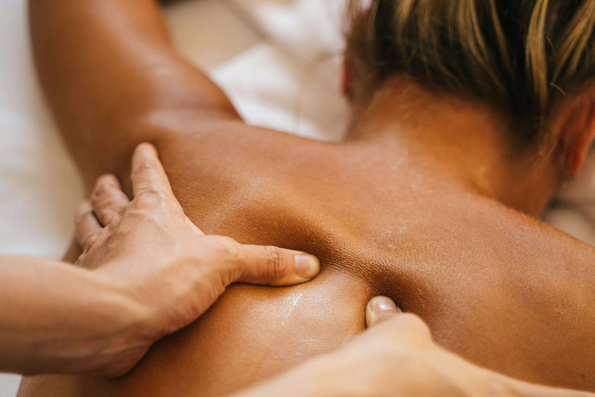 Best Essential Oils for Massage: Oils, Carriers & Dilution