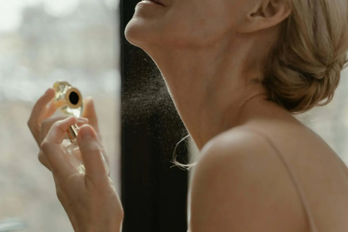 Essential Oils for Perfume: Best Oils, Ratios & Recipes