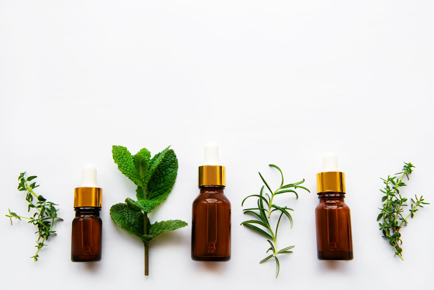 Best Smelling Essential Oil Combinations: Top Blends for Home, Skin & Perfume