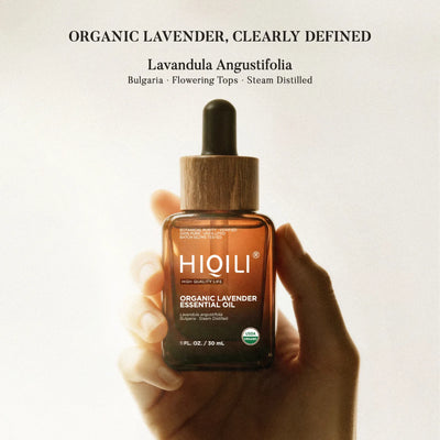 Hand holding HIQILI organic lavender essential oil, with details on Bulgarian origin and steam-distilled Lavandula angustifolia flowering tops.